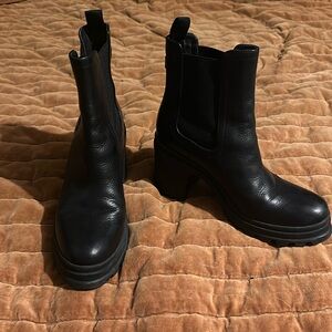 Veronica Beard Winnie stacked heel boot